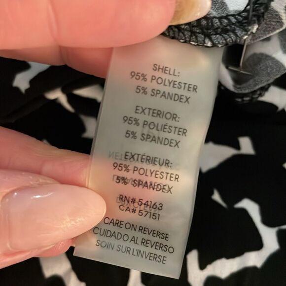 Calvin Klein Sleeveless Pleated Neckline Blouse | black and white | size L - Picture 9 of 9